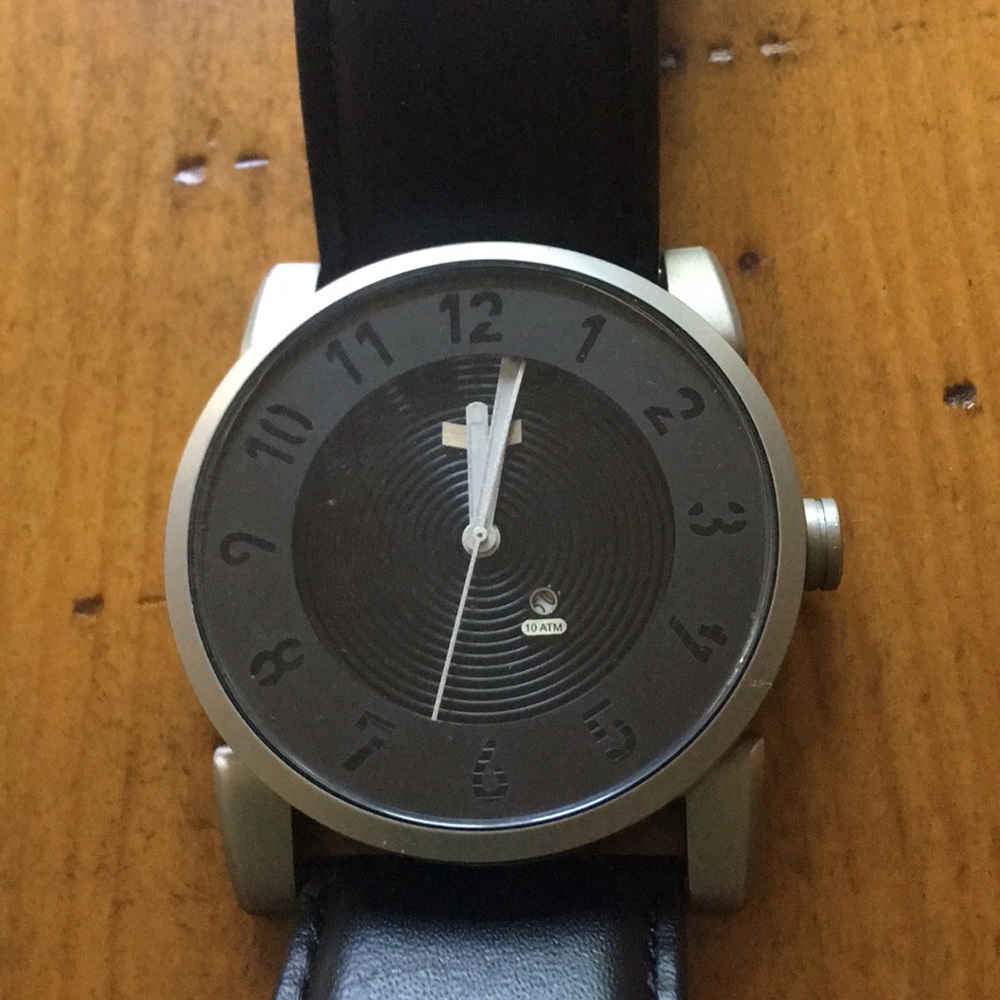 Men’s record player watch. - Picture 2 of 13